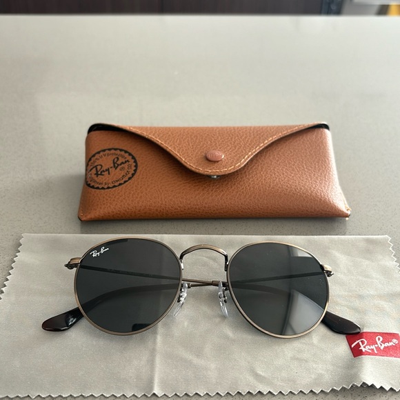 Ray-Ban Round Metal Antiqued Sunglasses in Copper (RB3447) - Picture 1 of 8